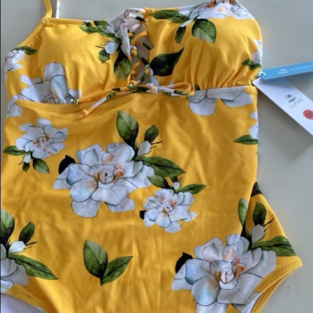 Brand new cupshe bathing suit size Medium.